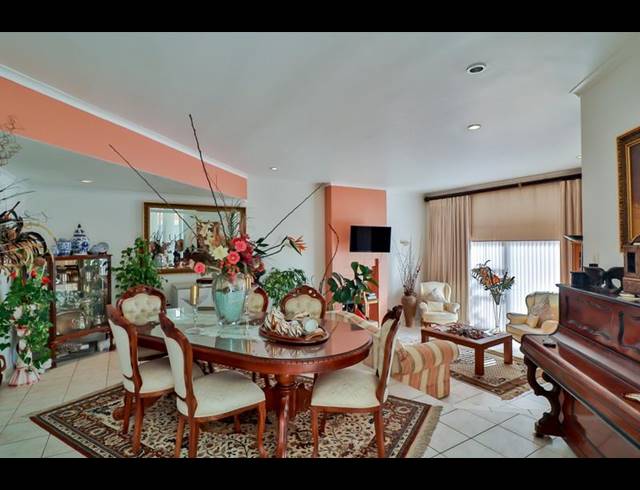 4 BEDROOM HOUSE FOR SALE IN PLATTEKLOOF